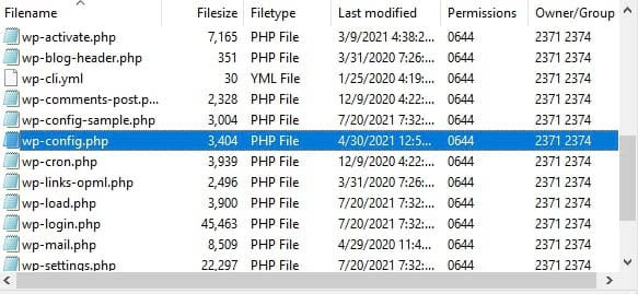 Ubicando el archivo wp-config.php usando FileZilla.
